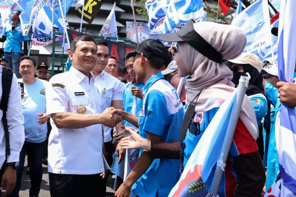 Jalan Langsung ke Hati Buruh: Langkah Ahmad Luthfi Usai Tetapkan UMP Jateng 2026